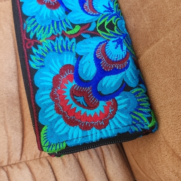 NEW Embroidered Boho Wallet Organizer Zip Around Card Holder Multicolor Flowers - Picture 4 of 9